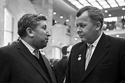 "Новый мир" празднует столетие. Как сегодня выжить "толстым" литературным журналам, которые когда-то открывали новых писателей