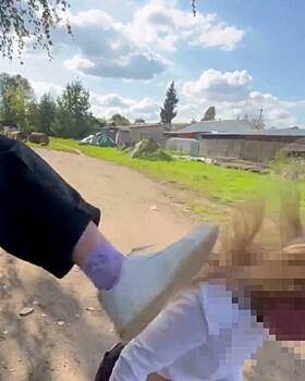 Избили до крови, поставили на колени: 11 человек напали на школьницу в Костромской области