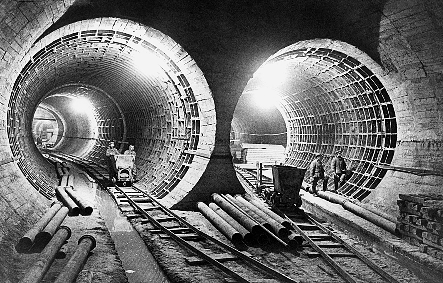 Вид на строительство четвертой очереди Московского метрополитена, 1948.