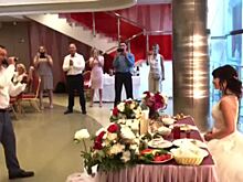 Новосибирский депутат и чемпион отметил свадьбу в новой филармонии