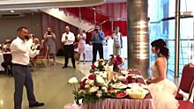 Новосибирский депутат и чемпион отметил свадьбу в новой филармонии
