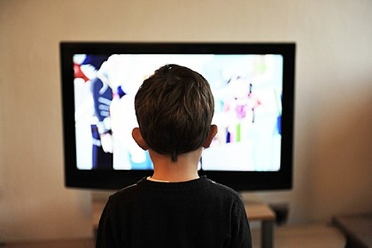 Ученые связали просмотр телевизора с аутизмом у детей