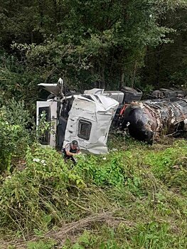 В Тужинском районе перевернулся грузовик