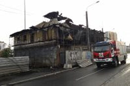 Повреждённый пожаром старинный дом выставили на продажу в Челябинске