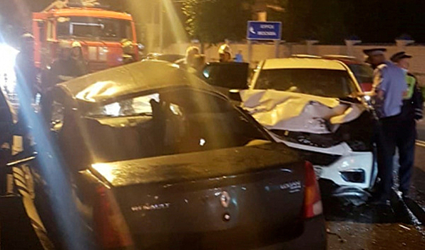 В Воронеже столкнулись Renault и Hyundai: 22-летний парень погиб, а еще три человека попали в больницу