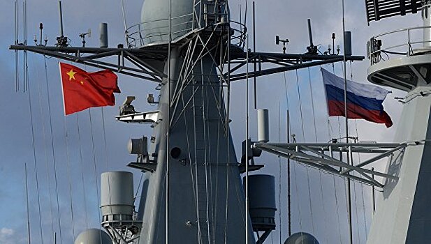 Китайские и российские корабли провели артиллерийские стрельбы на учениях