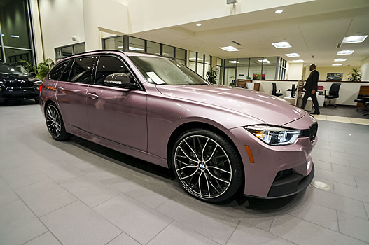 Жуткая правда: розовая «Трешка» BMW по цене «Семерки»