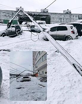 Рухнул или почти?: житель Владивостока поделился фото, сделанном около жилого дома