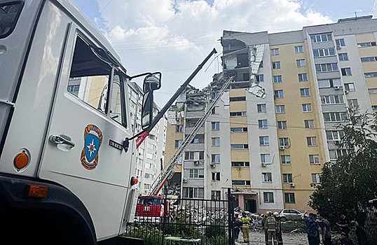 Под завалами дома в Саратове продолжают искать людей