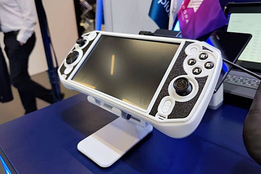 Fplus показала прототип российской портативной консоли в духе Steam Deck