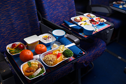 Как выбрать еду в самолете и не сожалеть об этом