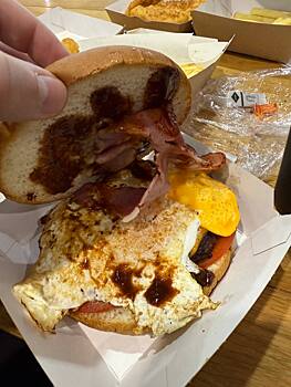 Бургеры в аэропорту Краснодара привели туриста в негодование