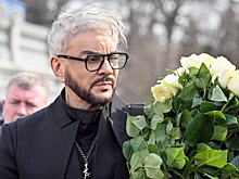 Филипп Киркоров выступил на похоронах отца и поцеловал его на прощание