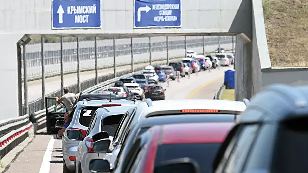 Очередь перед Крымским мостом сократилась до 380 машин