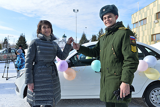 Сказано — сделано: победивший в «Поле чудес» курсант подарил автомобиль детскому дому