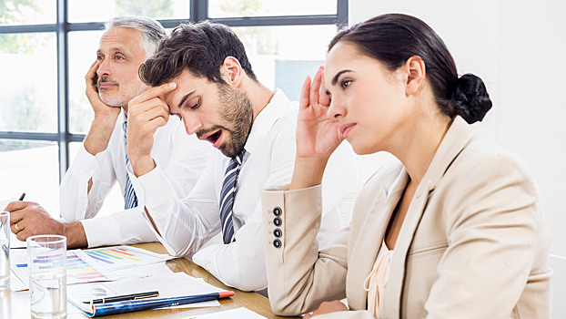 Аналитики узнали, сколько часов в неделю отнимают совещания