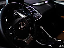 У пермяка за долги отобрали LEXUS RX350