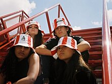 Игрушки в витринах и множество «служанок»: традиционный обзор промокампаний за июль