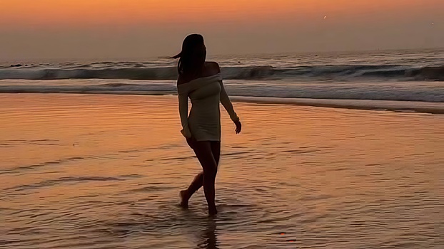 Ольга Серябкина прогулялась по пляжу в откровенном виде