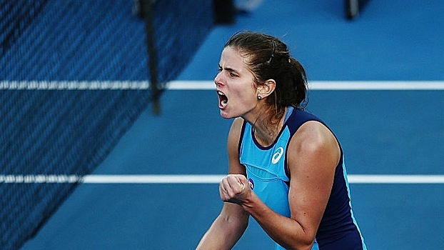 Гёргес в трёх сетах одолела Возняцки в четвертьфинале турнира в Окленде