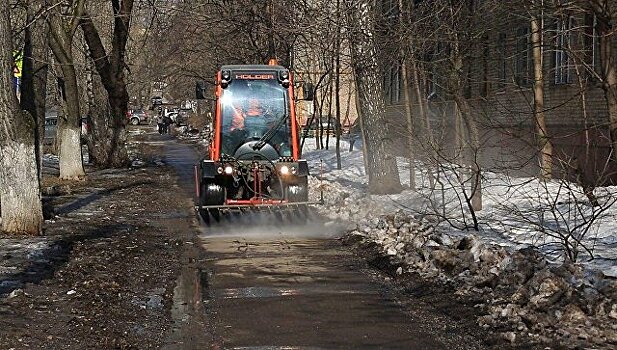 Весна начинается с уборки: как коммунальщики приводят Москву в порядок