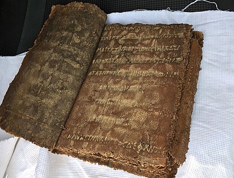 В Турции полицейские нашли старинную Библию