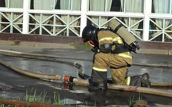 Екатеринбургский микрорайон заволокло дымом от горящей свалки
