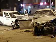 В Энгельсе водитель иномарки врезался в такси и скрылся