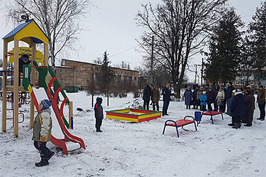 Украинский депутат отобрал у детей площадку после проигранных выборов