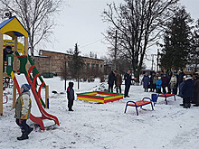 Украинский депутат отобрал у детей площадку после проигранных выборов