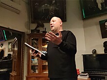 Стихи о театре, женщинах и о "просто историях"
