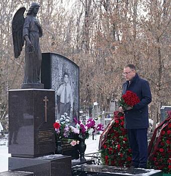 Глава Кузбасса почтил память Амана Тулеева