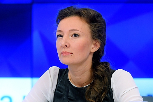 Анна Кузнецова предложила узаконить понятие многодетной семьи