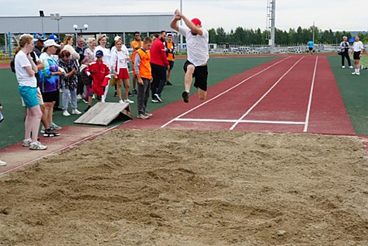 Новый стадион с тренажерами и спортивными площадками открыли в Линево