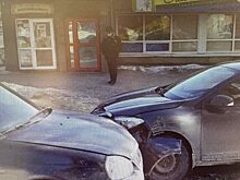Двое человек пострадали в столкновении Renault Fluence и Lada Priora на Мира в Саратове