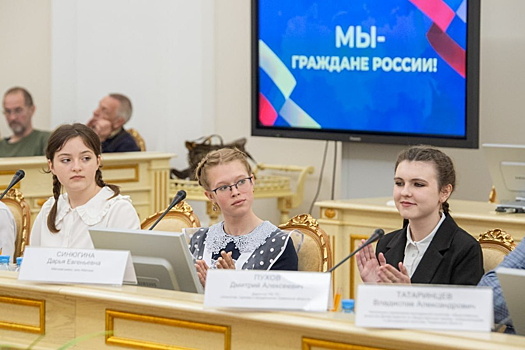 Губернатор Тюменской области Моор обсудил совместные планы с участниками «Движения первых»