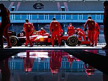 Сайнс опережает Леклера: В Ferrari грядет передел власти?