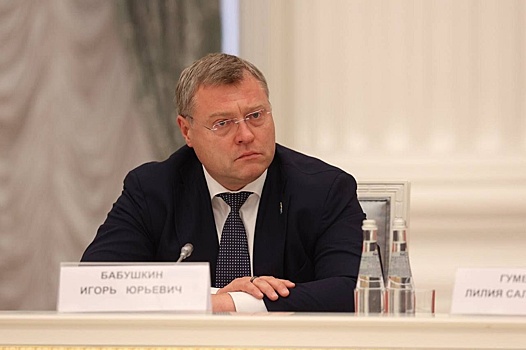 Губернатор Астраханской области Игорь Бабушкин провел "Прямую линию"