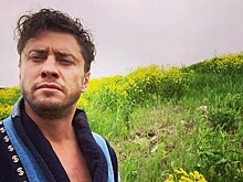 Прилучный поделился архивным фото — его не узнать с пышной шевелюрой