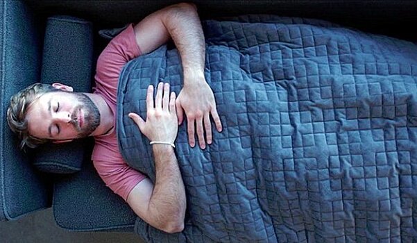 Тяжелое одеяло поможет быстро победить бессонницу