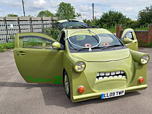 Посмотрите на Toyota iQ, стилизованную под злодея из «Тачек»