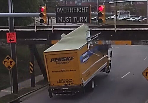 В США есть мост, под которым все застревают