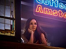 Вышел криминальный сериал «Амстердамская империя» с Фамке Янссен