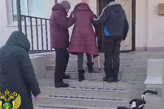 В Уссурийске в заброшенном доме нашли женщину