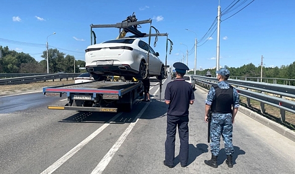 Волгоградец лишился двух иномарок за неуплату штрафов ГИБДД