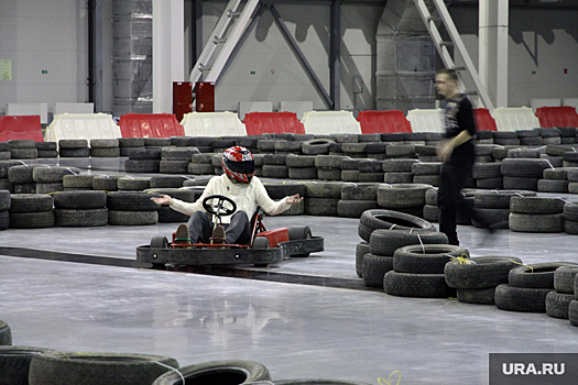 Гонщики на картах захватили парковку тюменского ЖК