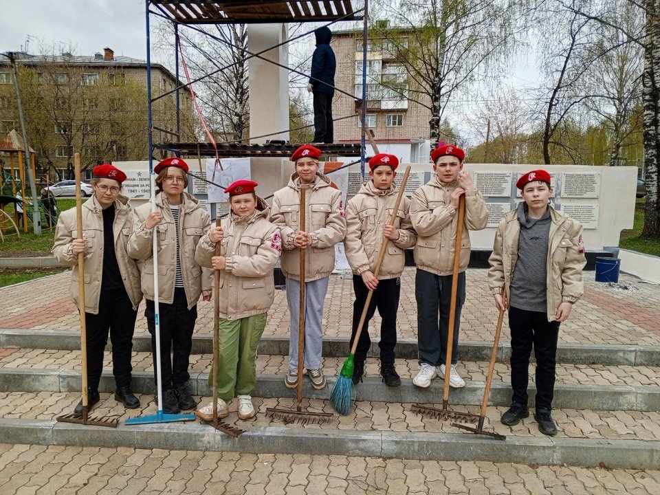Кировские юнармейцы принимают участие во Всероссийском патриотическом проекте «Верни Герою имя»
