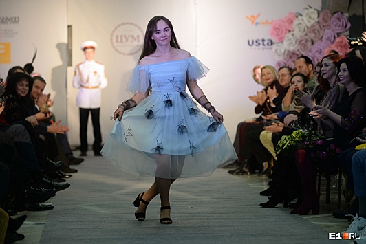 В Екатеринбурге девочки-сироты показали свои платья мечты на большом показе мод