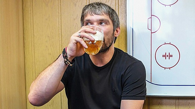 Овечкин + пиво = любовь. Единственный титул Ови в сезоне — звание «главного пивного собутыльника НХЛ»