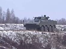 Испытания белорусского БТР V-2 показали на видео